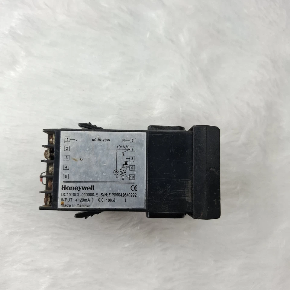 HONEYWELL DC1010 TEMPERATUE CONTROLLER DC1010